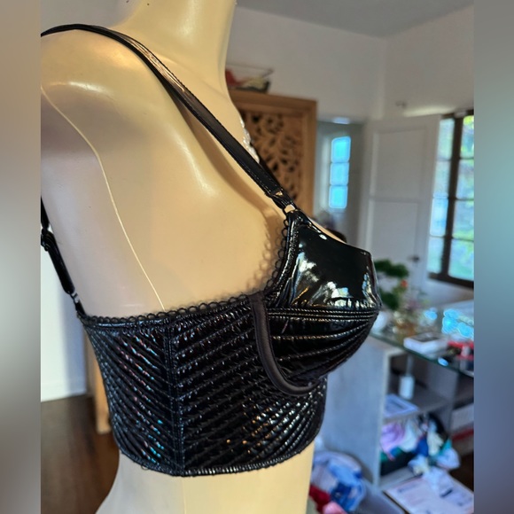 House of CB black shiny textured quilted corset cropped top size M - Picture 6 of 9